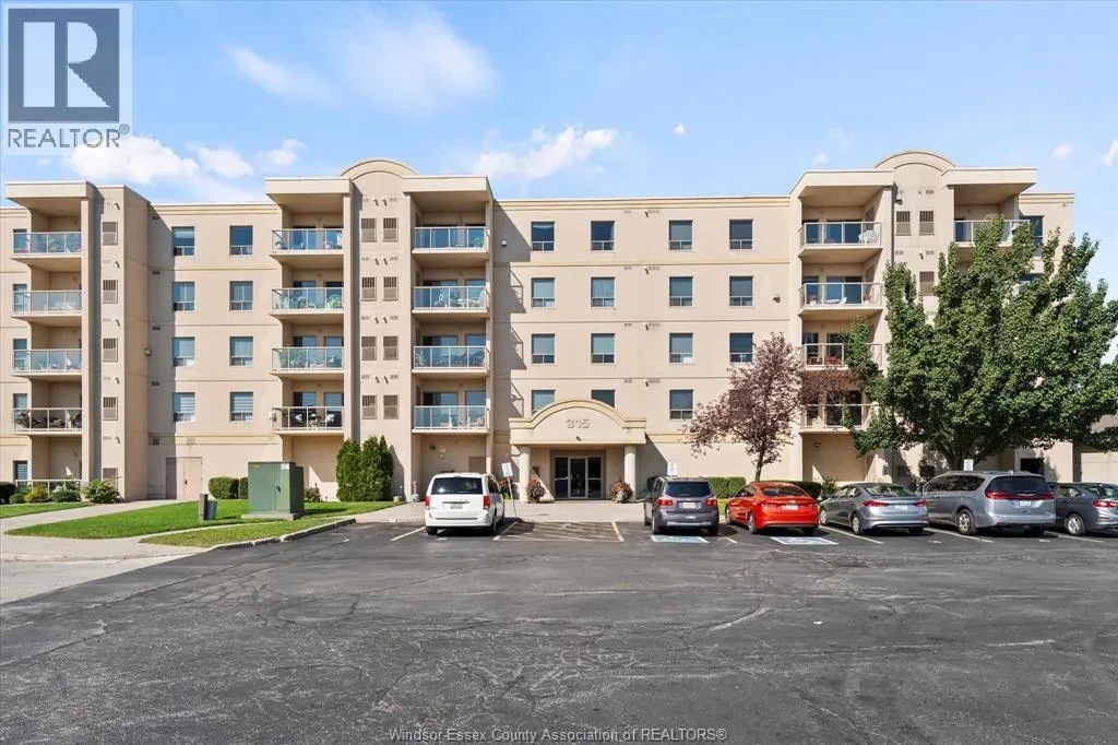 315 VILLAGE GROVE Unit# 203