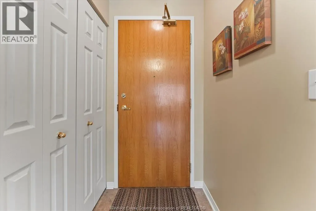 315 VILLAGE GROVE Unit# 203