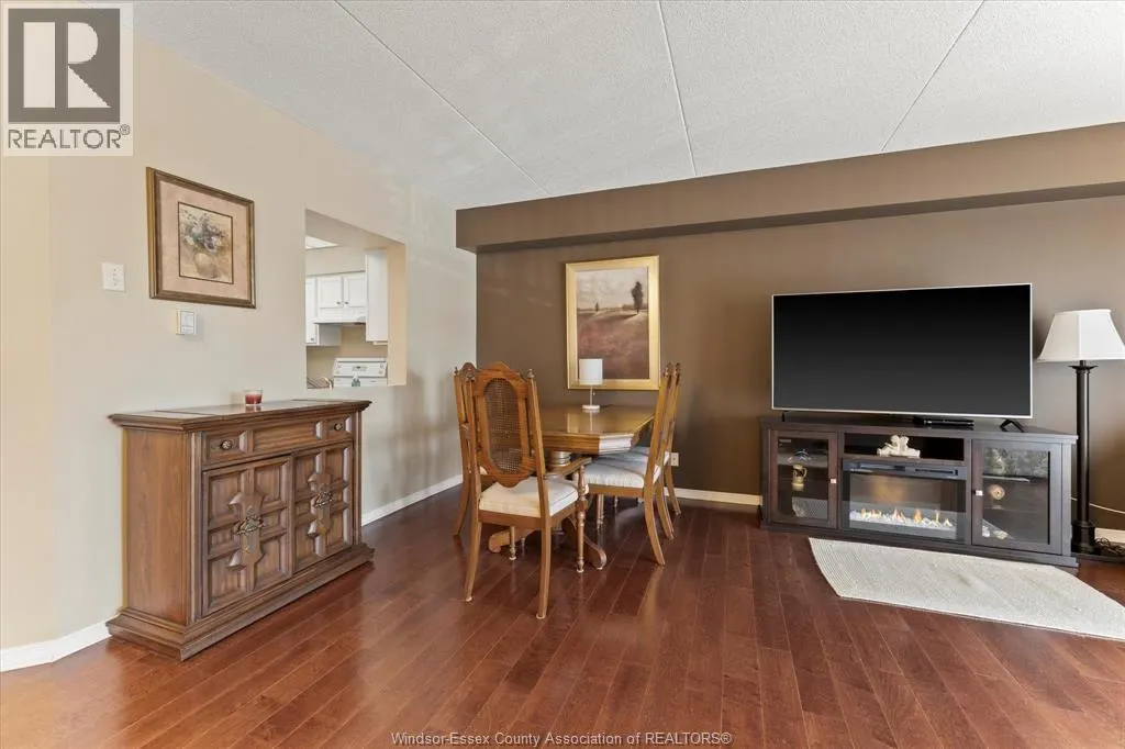 315 VILLAGE GROVE Unit# 203