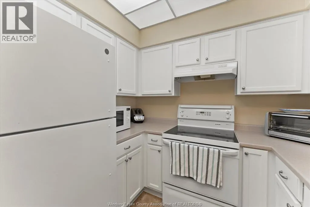 315 VILLAGE GROVE Unit# 203