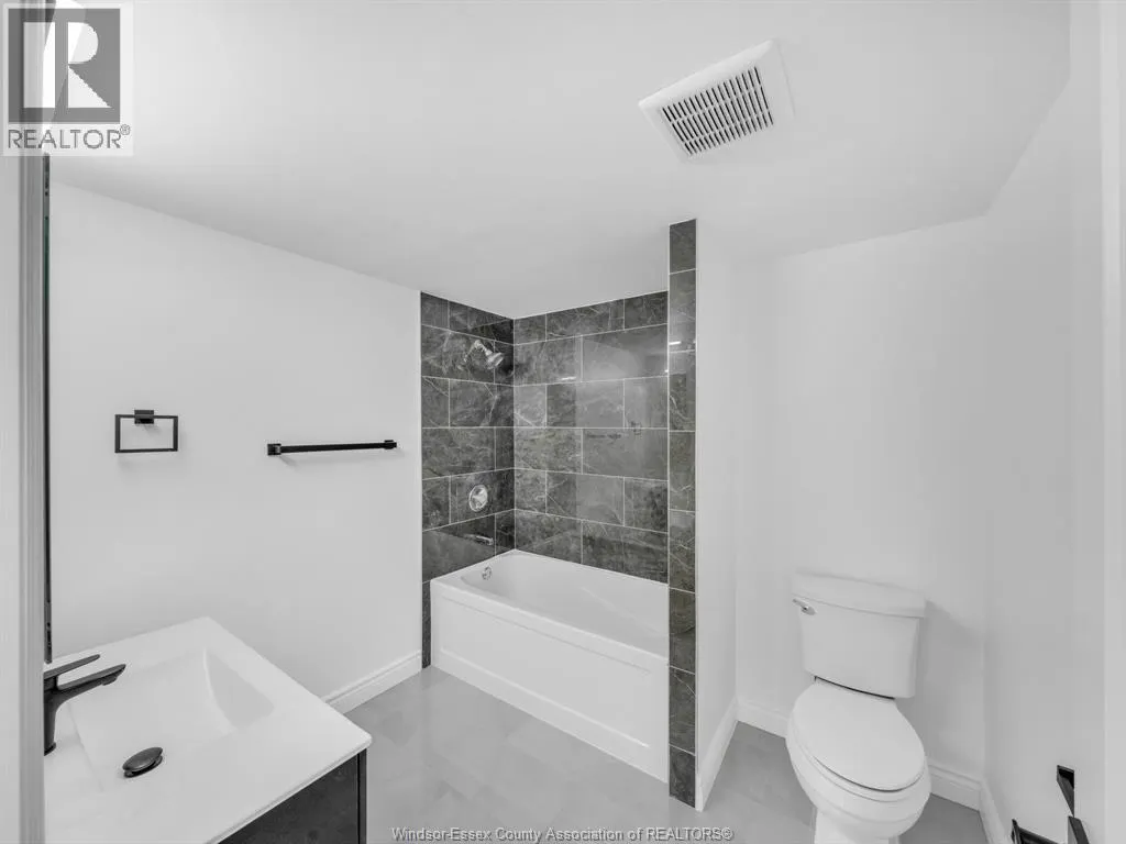 5125 RIVERSIDE DRIVE East Unit# 202