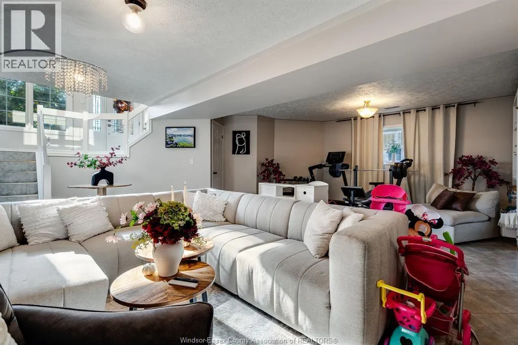 135 Sturgeon Meadows AVENUE