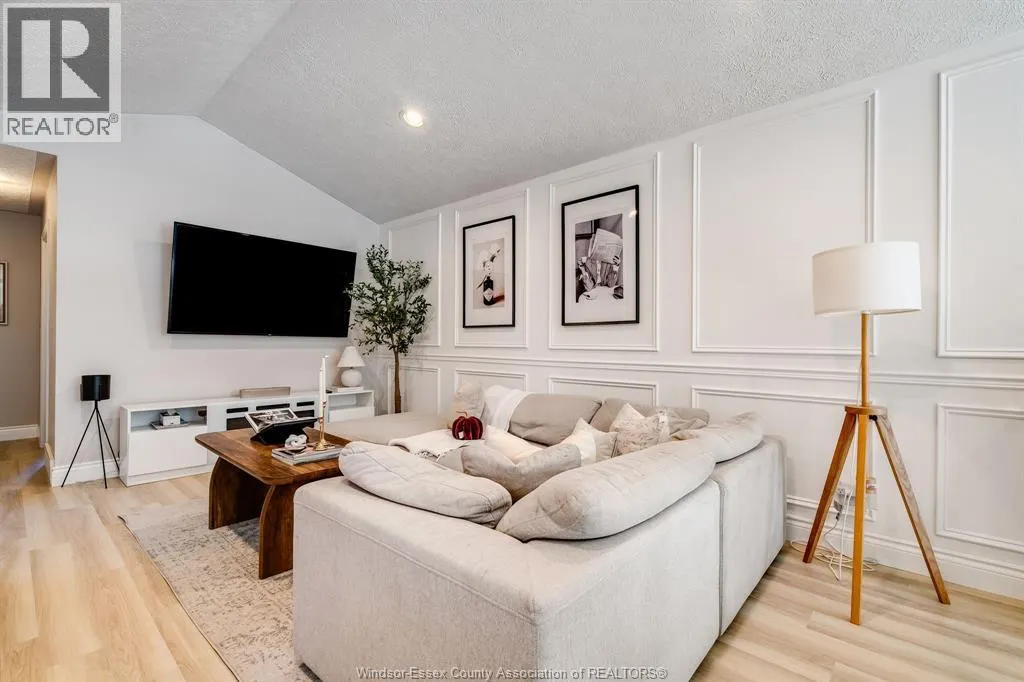 135 Sturgeon Meadows AVENUE