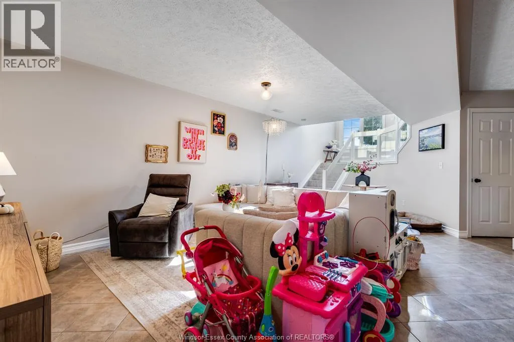 135 Sturgeon Meadows AVENUE