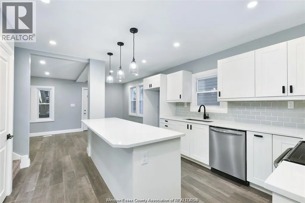 1529 Lincoln