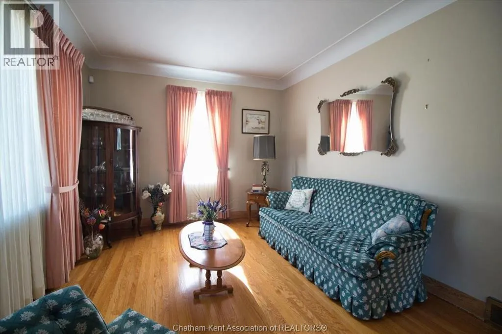 131 Tweedsmuir AVENUE East