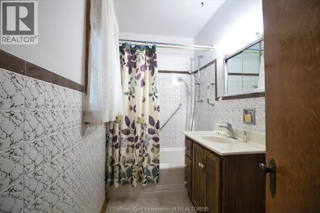 131 Tweedsmuir AVENUE East