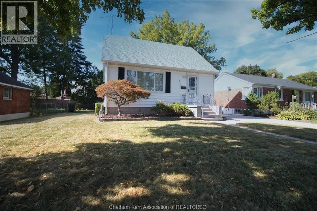 131 Tweedsmuir AVENUE East
