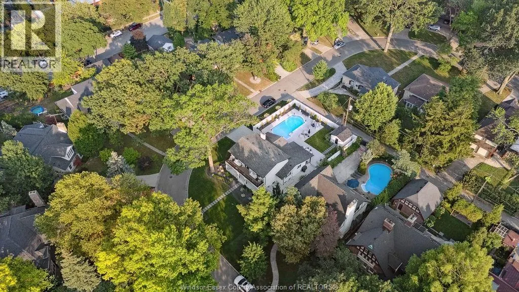 2035 WILLISTEAD CRESCENT