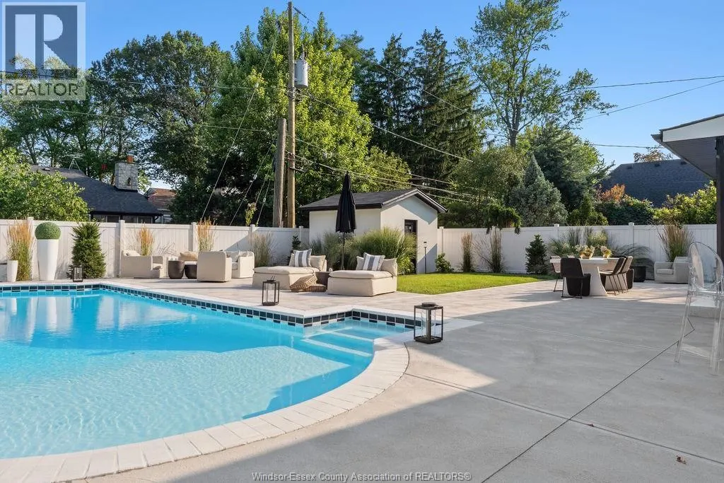 2035 WILLISTEAD CRESCENT