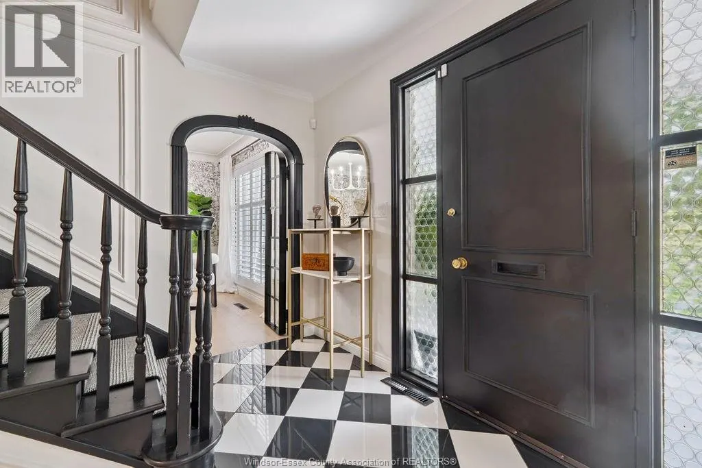 2035 WILLISTEAD CRESCENT