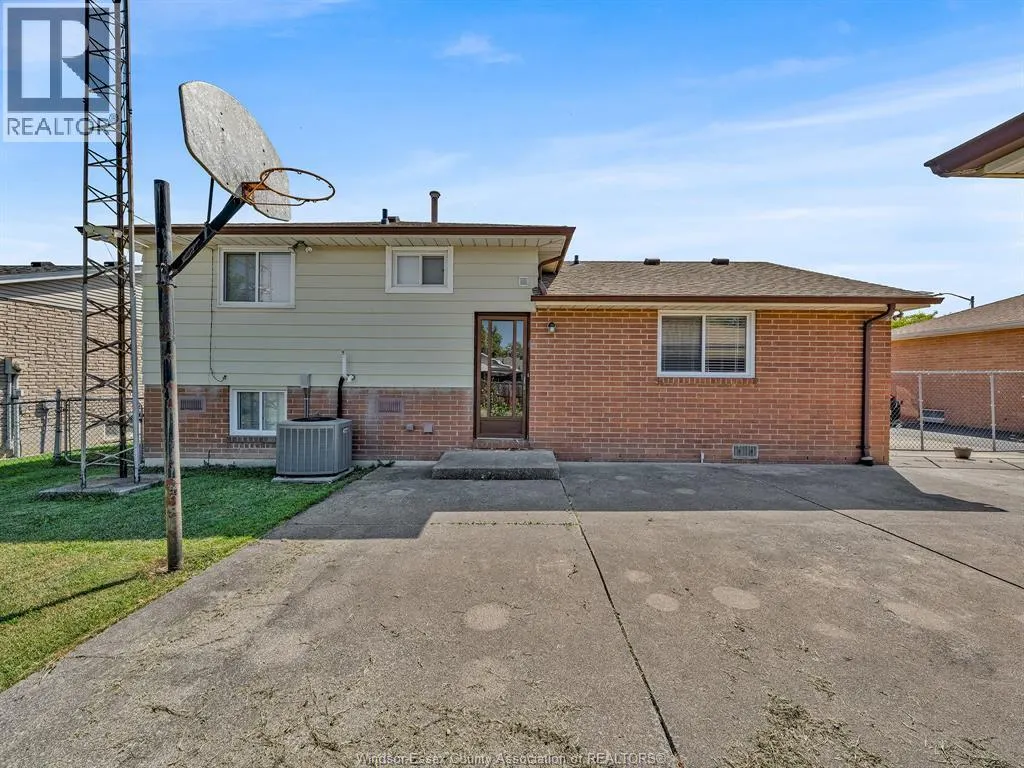 5770 QUEEN ELIZABETH DRIVE
