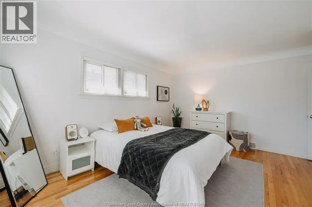 279 Eastlawn AVENUE