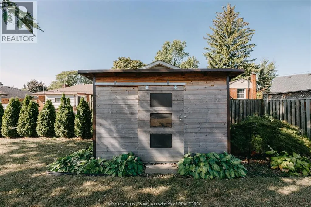 279 Eastlawn AVENUE