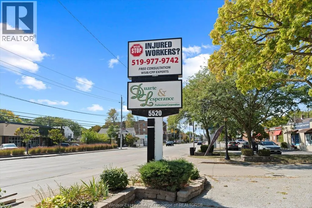 5520 WYANDOTTE