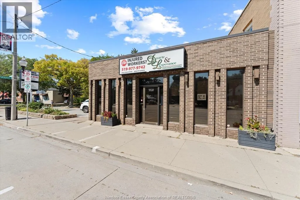 5520 WYANDOTTE