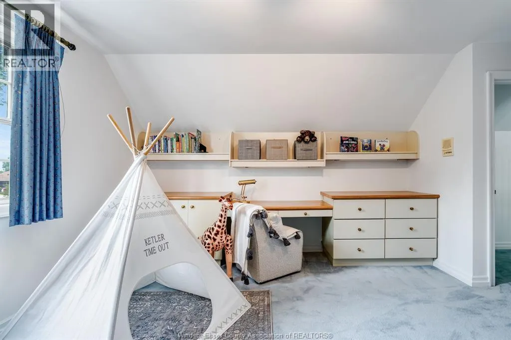 323 TALBOT STREET South
