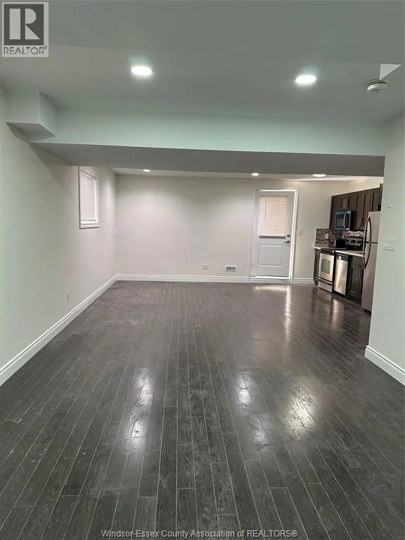 1136 EASTLAWN Unit# LOWER