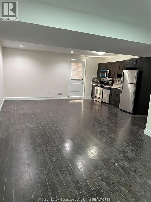 1136 EASTLAWN Unit# LOWER