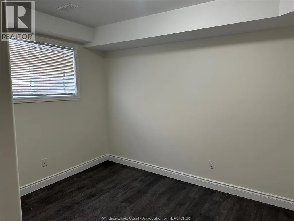 1136 EASTLAWN Unit# LOWER