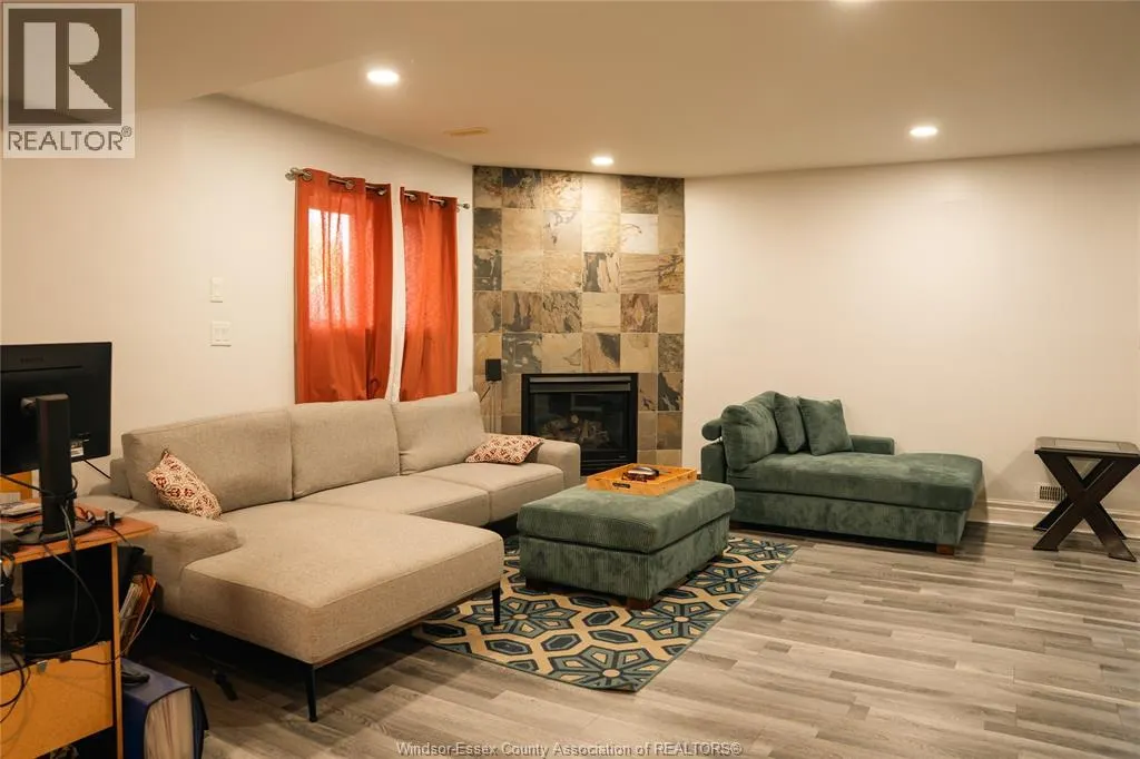 4892 BARCELONA CRESCENT