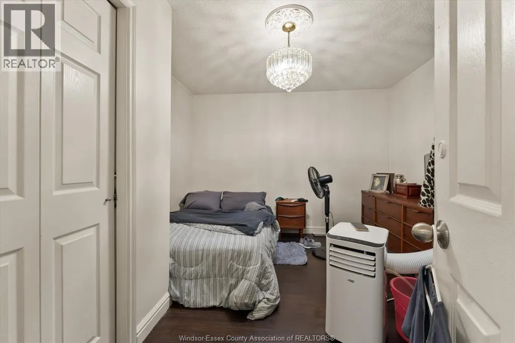 5188 WYANDOTTE