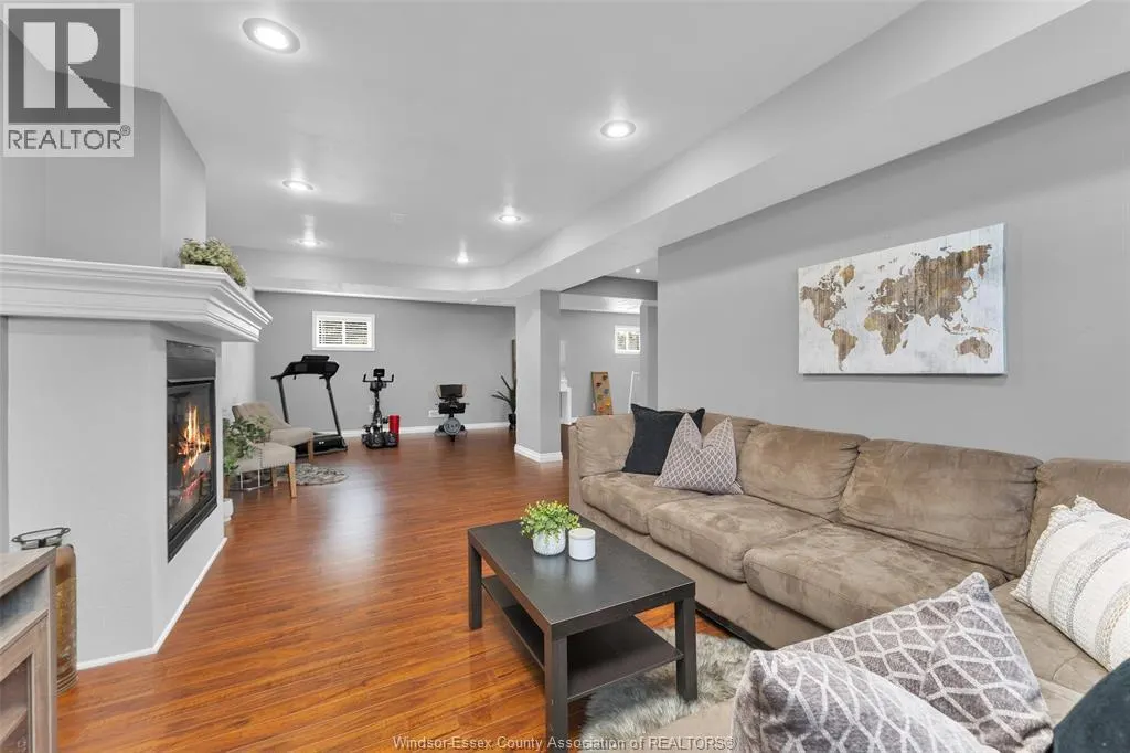 262 COLUMBUS DRIVE