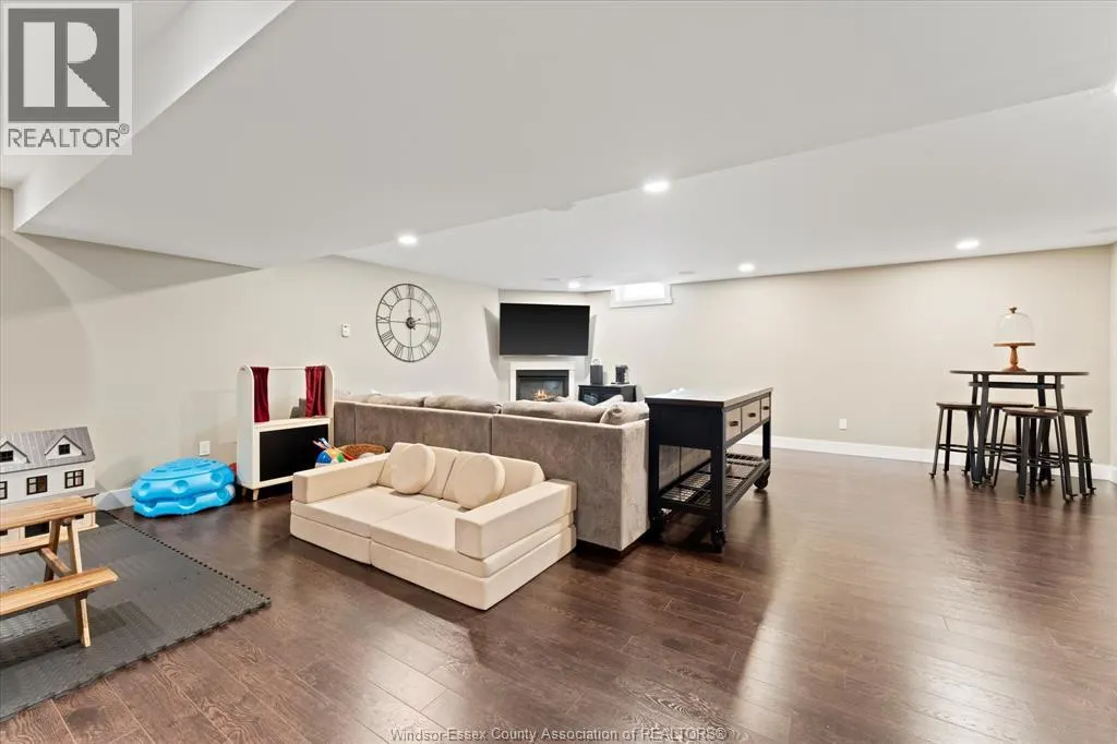 17 TANGLEWOOD DRIVE