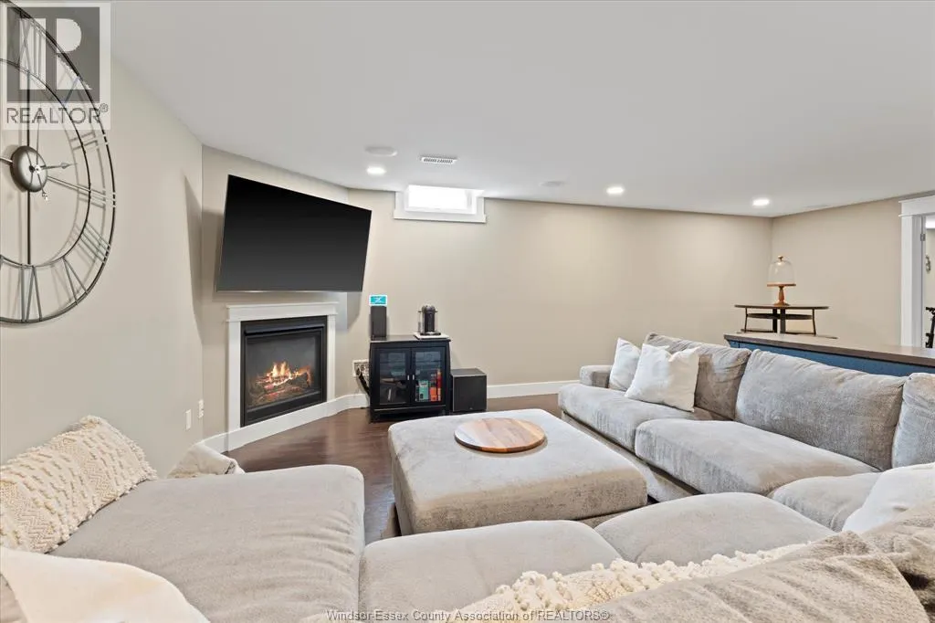 17 TANGLEWOOD DRIVE
