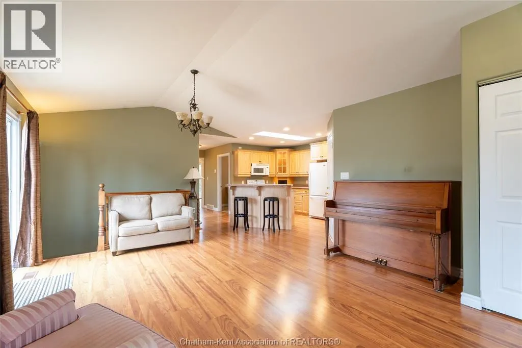 2 Frobisher COURT