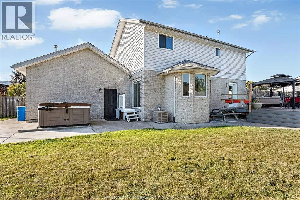 360 RIDGEVIEW PLACE North