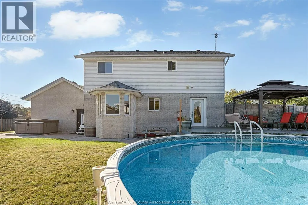 360 RIDGEVIEW PLACE North