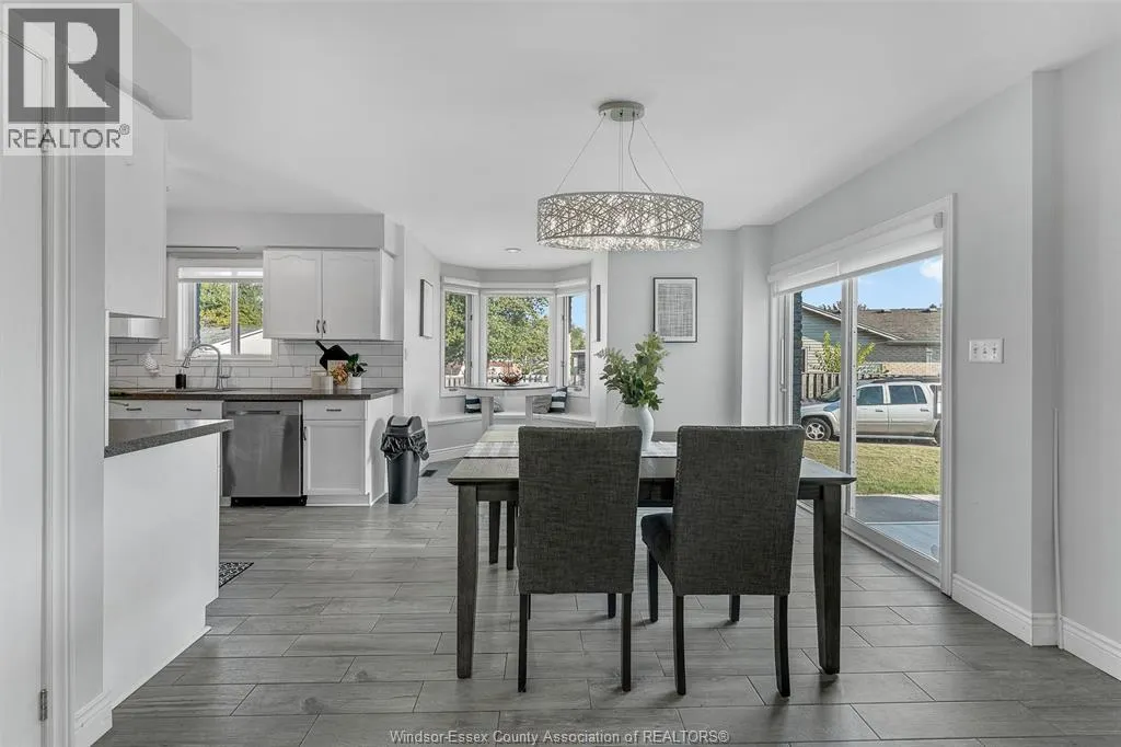360 RIDGEVIEW PLACE North