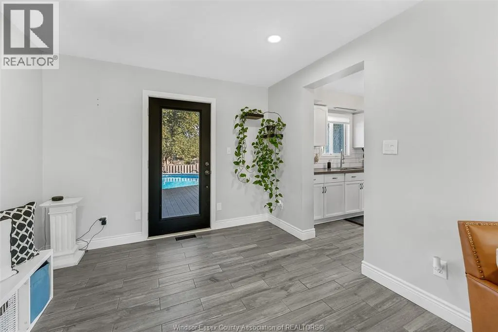 360 RIDGEVIEW PLACE North