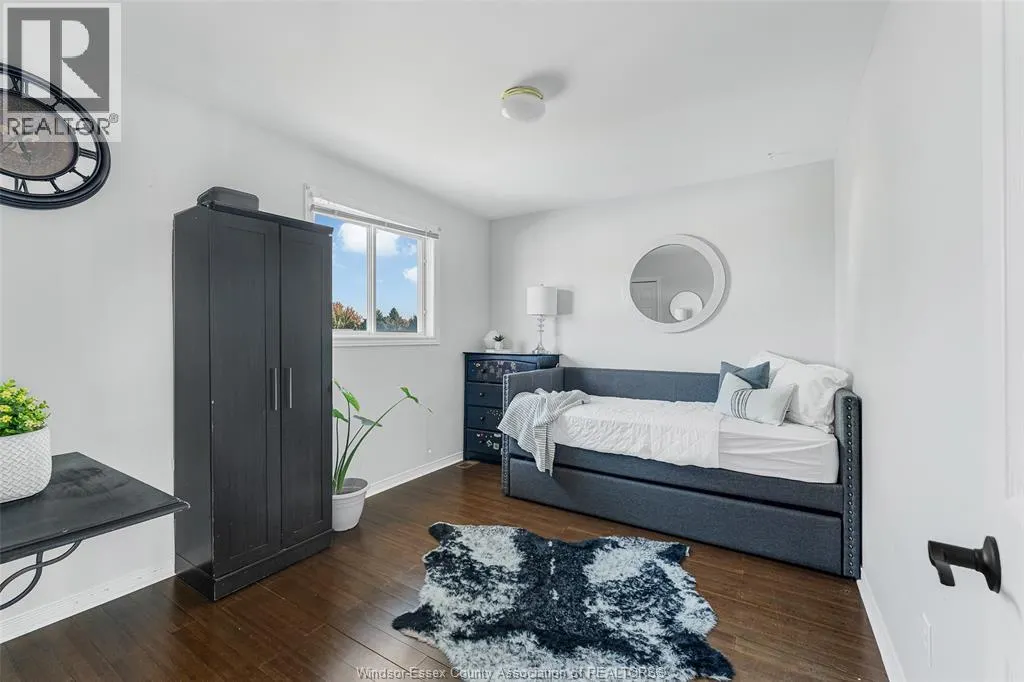 360 RIDGEVIEW PLACE North