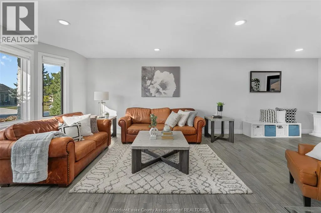360 RIDGEVIEW PLACE North
