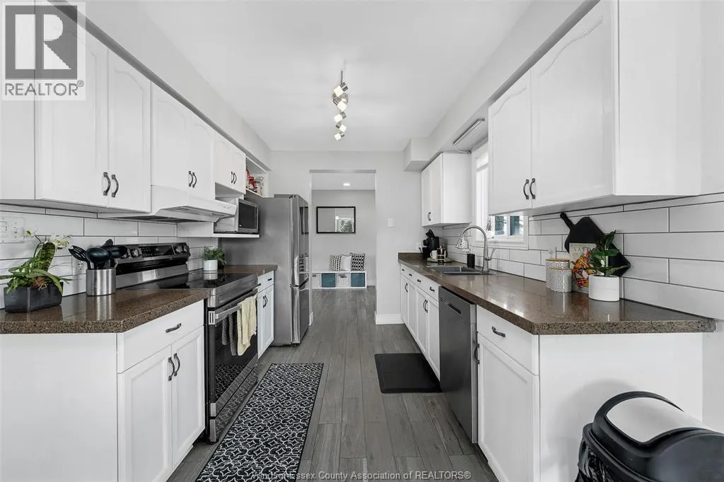 360 RIDGEVIEW PLACE North