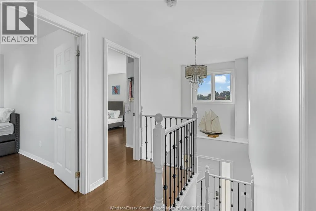 360 RIDGEVIEW PLACE North