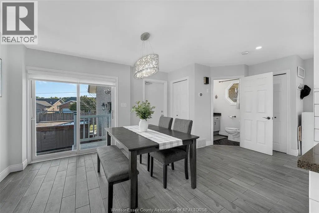 360 RIDGEVIEW PLACE North