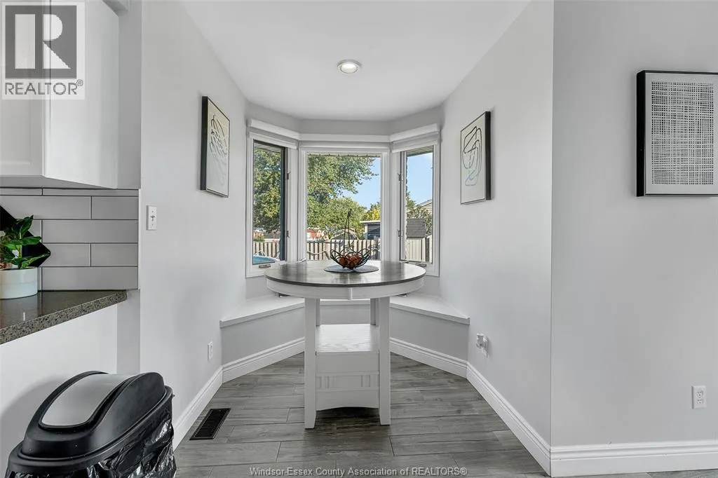 360 RIDGEVIEW PLACE North