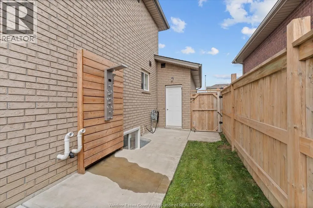 1033 ASPEN RIDGE CRESCENT