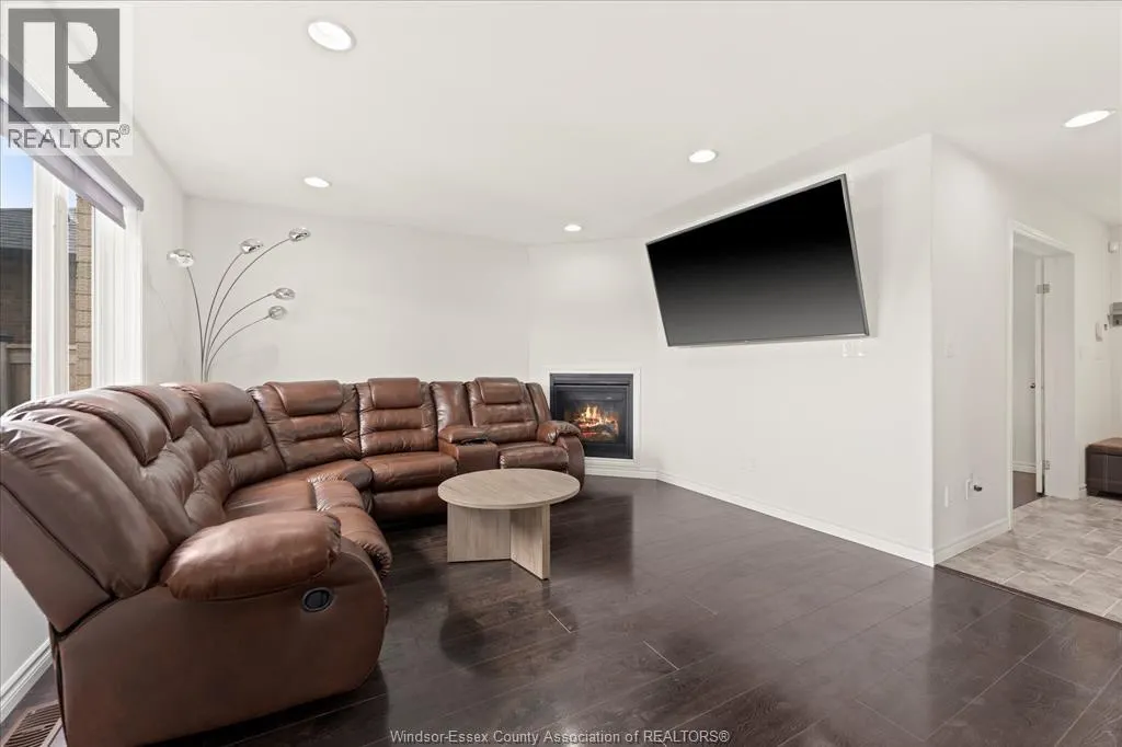 1033 ASPEN RIDGE CRESCENT