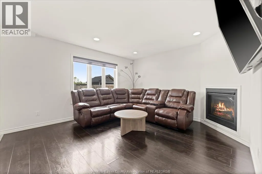 1033 ASPEN RIDGE CRESCENT
