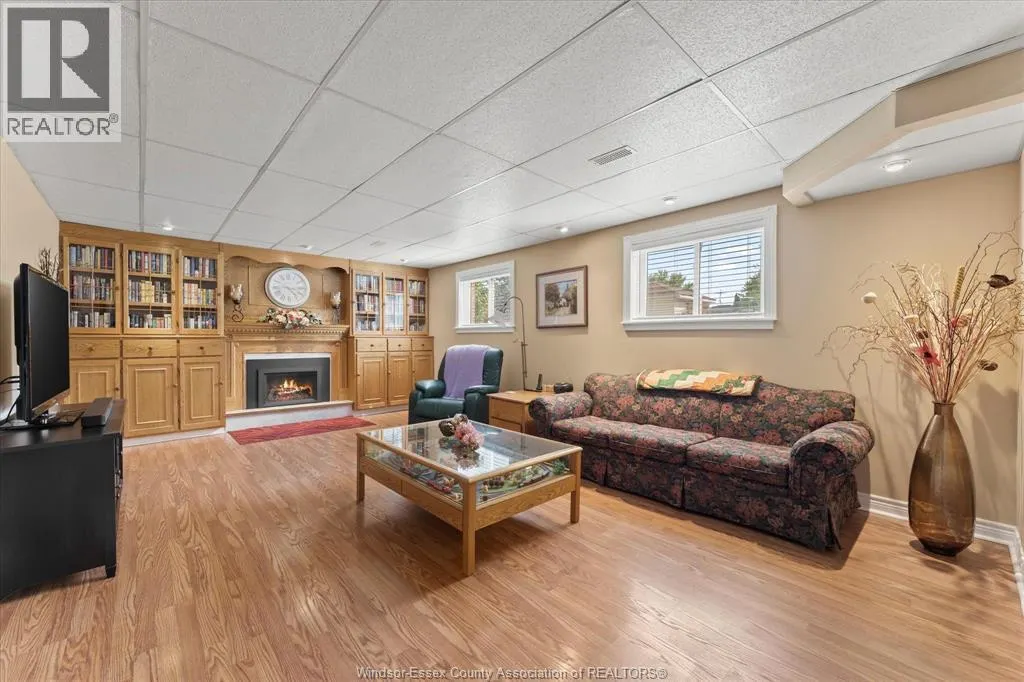 2056 LESPERANCE
