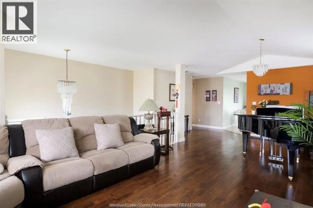 4316 GOLFCOURSE CRESCENT Unit# UPPER