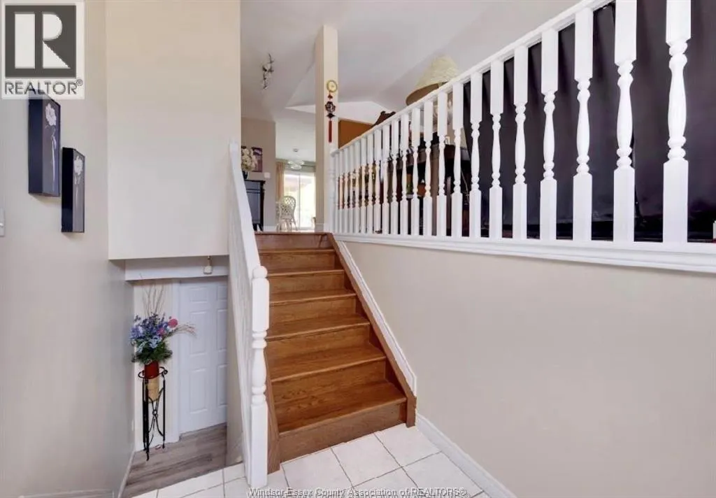 4316 GOLFCOURSE CRESCENT Unit# UPPER