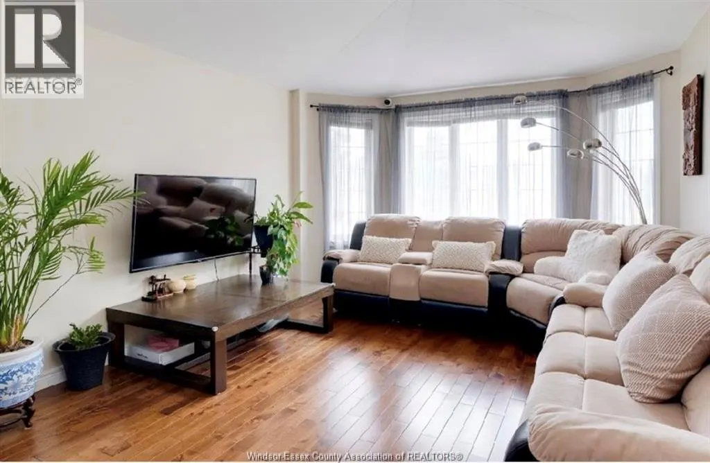 4316 GOLFCOURSE CRESCENT Unit# UPPER