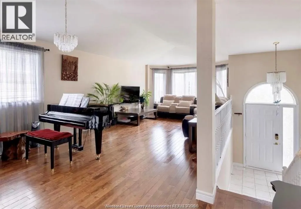 4316 GOLFCOURSE CRESCENT Unit# UPPER