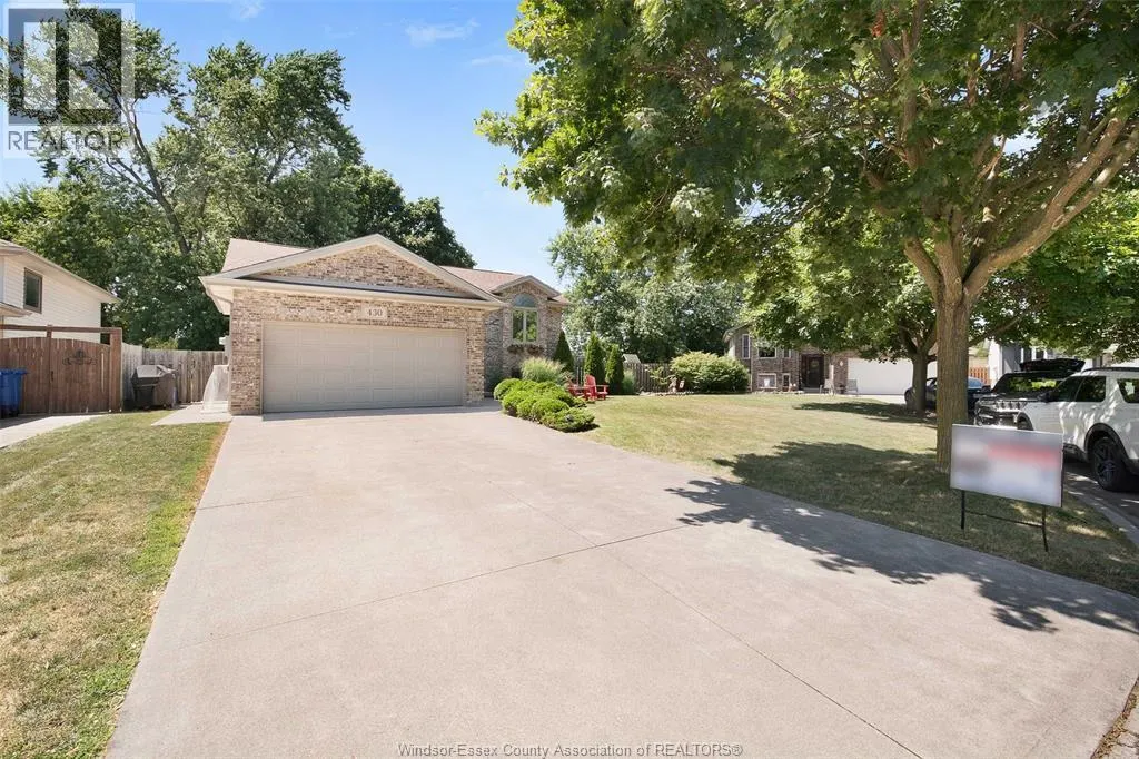 430 Thorn Ridge CRESCENT