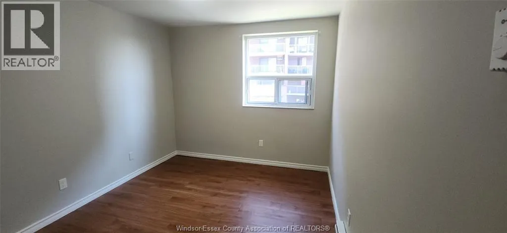 3900 WYANDOTTE STREET East Unit# 215